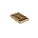 Grote badkamerinspiratie met wastafelmeubels en bruine eikenhouten lamellen, vrijstaand bad, en vierkante spiegels met licht, elegante dubbele wastafel geeft een modern en symmetrisch uiterlijk