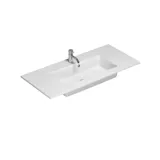 Grote badkamerinspiratie met lichtblauwe meubels, elegante spiegelkasten en grote marmeren tegels voor een klassieke en moderne uitstraling