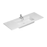 Grote badkamerinspiratie met blauwe meubels in speciale kleur met groeven, dunne elegante wastafel en mooie ronde spiegels, rode muren en terrazzovloer creëren een sterk contrast met de meubels en geven een stijlvolle, stedelijke uitstraling.