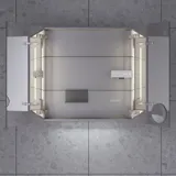 Kleine badkamerinspiratie met wastafelkastje in speciale kleur met geïntegreerde greep, spiegelkast met lampen, decoratieve spiegels met getinte glazenschap, witte visgraattegels geven een strakke en klassieke uitstraling.