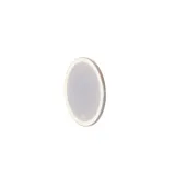 Kleine badkamerinspiratie met wastafelkast en kast boven het toilet in beige speciale kleur, elegante spiegelkast met geïntegreerde verlichting, de lichte kleuren en het witte gordijn creëren een romantische en vrouwelijke sfeer.