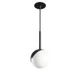 Stijlvolle badkamer inspiratie met beige wastafelmeubel met binnenlade, bovenkast, open plank, ovale spiegel met verlichting, bijpassende hanglampen, plank onder de spiegel en wandgemonteerd toilet. Wanden met lichte, langwerpige tegels