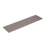 Kleine badkamerinspiratie met op maat gemaakt werkblad, elegante blauwe vrijstaande wastafel en vierkante figuurspiegel die een lichte en moderne ruimte creëren.