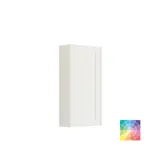 Kleine badkamerinspiratie in klassieke stijl met wastafelmeubel en bovenspiegelkast in olijfgroen, een mooie vierkante spiegel, visgraatvloer en behang geven een luxe en verfijnde uitstraling.
