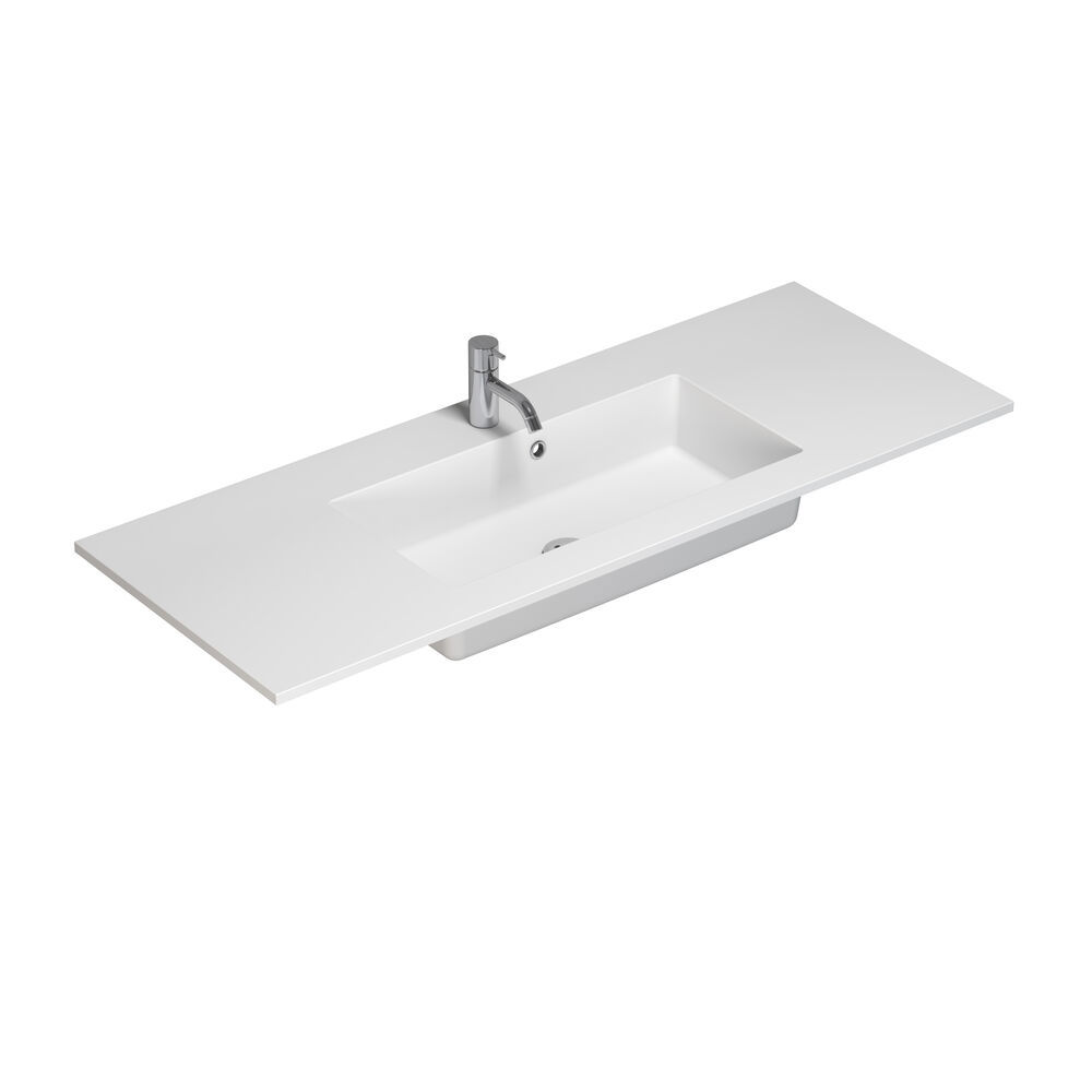 Grote badkamer in groene kleurstelling met wastafelmeubel, ovale spiegel met gouden rand en mooie deuren met