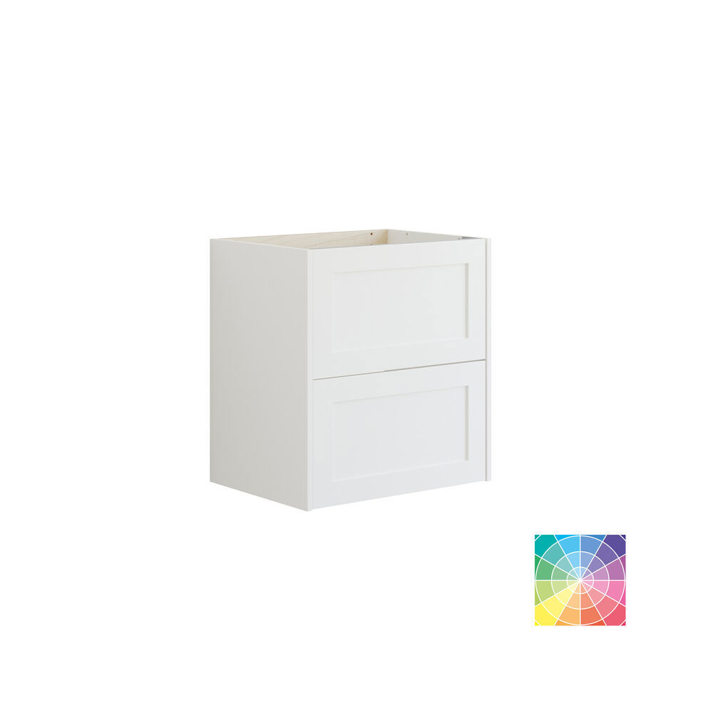 Grote badkamer in groene kleurstelling met wastafelmeubel, ovale spiegel met gouden rand en mooie deuren met