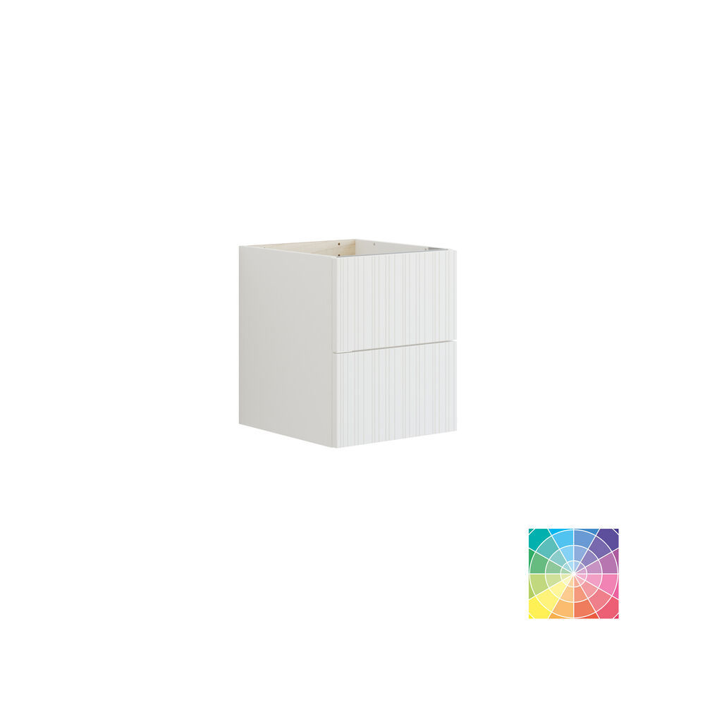 Badkamer met schuin plafond, beige meubels met groeven, elegante werkblad en vierkante wastafel, mooie spiegel met planken, blauwe muren, grote ramen en zwarte visgraatvloer geven een lichte, stedelijke uitstraling.