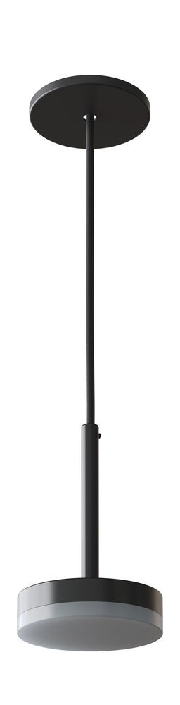 Grote en lichte badkamer in minimalistische stijl met zachte pasteltinten en elegante groene tinten, stijlvolle ronde spiegel en moderne inrichting