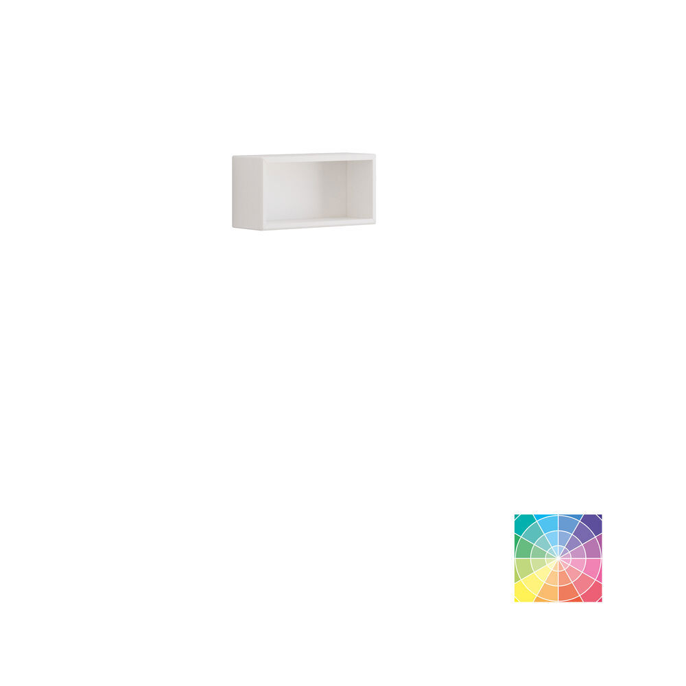 Stijlvolle badkamer inspiratie met beige wastafelmeubel met binnenlade, bovenkast, open plank, ovale spiegel met verlichting, bijpassende hanglampen, plank onder de spiegel en wandgemonteerd toilet. Wanden met lichte, langwerpige tegels