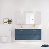 Badkamerinspiratie met badkamermeubels in moderne blauwe kleur, elegante opzetwastafel en grote vierkante spiegel met verlichting, witte visgraattegels zorgen voor een stijlvolle en klassieke uitstraling