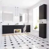Grote badkamerinspiratie met badkamermeubels van zwart eikenhout met elegante groeven, stijlvolle dubbele wastafel, vierkante spiegels, witte tegels met geometrisch patroon geven een lichte, symmetrische en klassieke uitstraling.