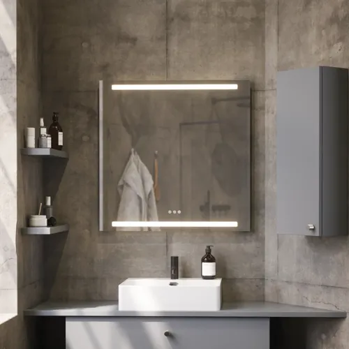 Badkamer met schuine muren inspiratie, grijze wastafelmeubel en bovenkast, op maat gemaakte aanrechtbladen, moderne vierkante opzetwastafel, vierkante spiegel met verlichting, ruwe betonnen muren en vloeren geven een stedelijke uitstraling