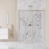 Grote badkamerinspiratie met grote luxe inloopdouche met schuifdeur, wit badkamermeubel, grote moderne tegels en lange gordijnen voor een klassieke en romantische look