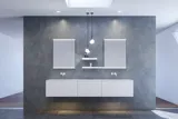 Moderne en grote minimalistische badkamer inspiratie met dubbele wastafels, vierkante spiegels met lichtregeling, stijlvolle hanglampen, grote grijze tegels en een ruim ontwerp met veel natuurlijk licht