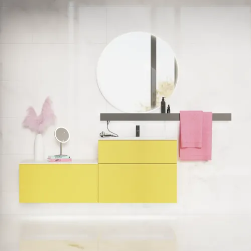 Grote badkamerinspiratie met geel wastafelkast met elegante witte wastafel en werkblad, stijlvolle zwarte plank en mooie ronde spiegel met witte rand, witte marmeren muren en vloer en kleine zwarte tegels geven een moderne en stedelijke uitstraling.