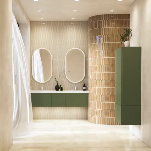 Grote en luxe badkamer met mooie ovale spiegels en mooie tegels in natuurlijke kleuren