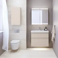 Kleine badkamerinspiratie met wastafelkast en kast boven het toilet in beige speciale kleur, elegante spiegelkast met geïntegreerde verlichting, de lichte kleuren en het witte gordijn creëren een romantische en vrouwelijke sfeer.