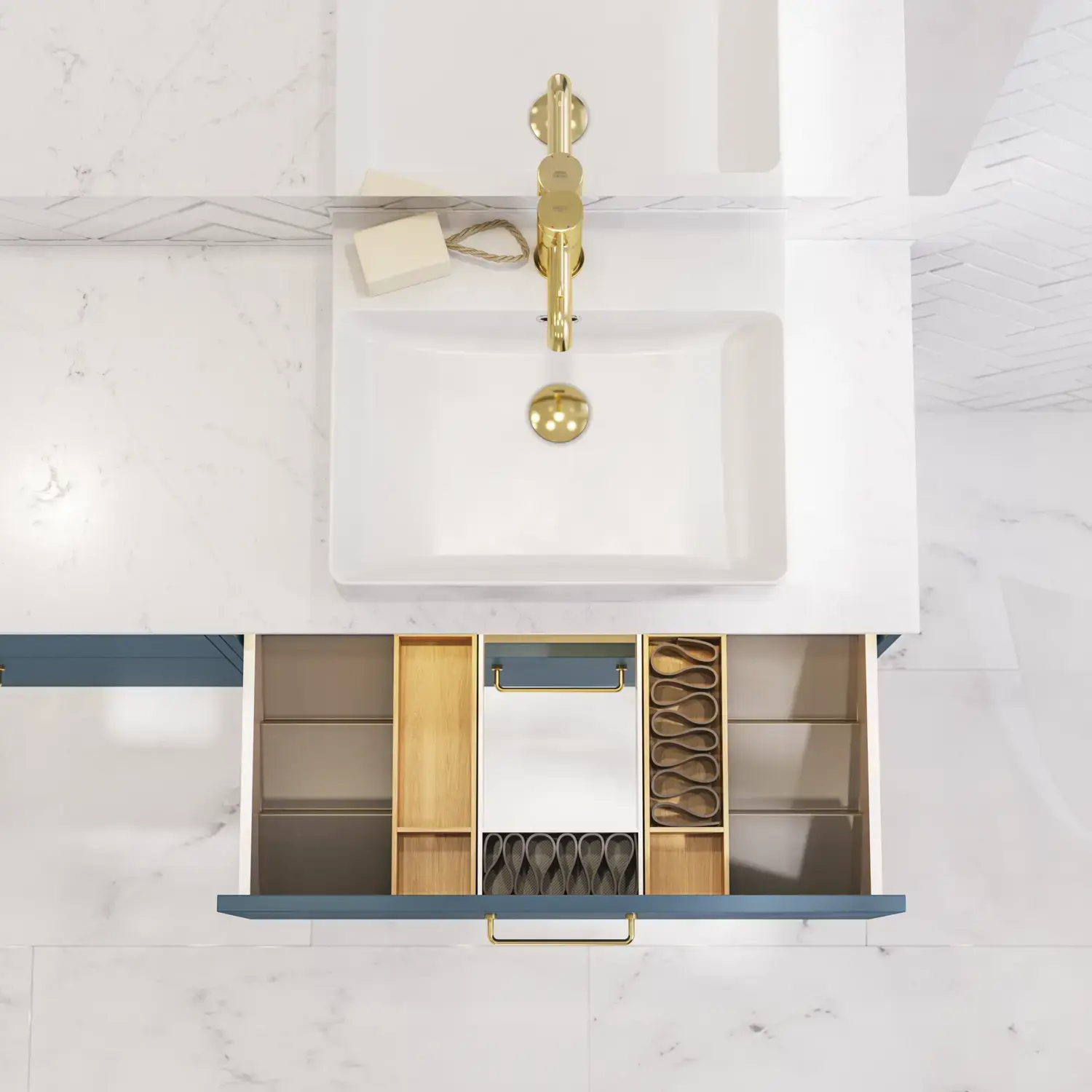 Badkamerinspiratie met badkamermeubels in moderne blauwe kleur, elegante opzetwastafel en grote vierkante spiegel met verlichting, witte visgraattegels zorgen voor een stijlvolle en klassieke uitstraling