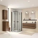 Inspiratie voor een grote badkamer met meubels van bruin eikenhout, zwarte framefronten, dubbele wastafel, zwarte plank, afgeronde spiegels, zwarte hoekdouche met vouwdeuren, witte tegels en beige muren