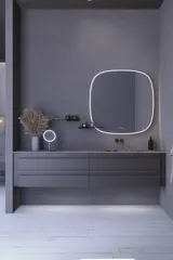 Grote badkamerinspiratie met grijs badmeubel met geïntegreerde handgreep, stijlvolle wastafel aan de zijkant, vierkante spiegel met afgeronde hoeken, betonlook muren en ruwe materialen voor een urban look