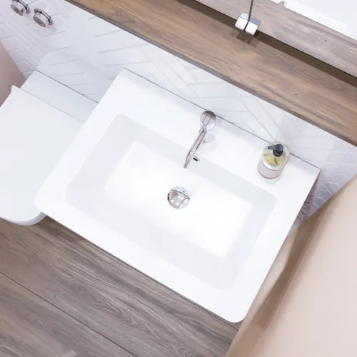 Kleine badkamerinspiratie met wastafelkastje in speciale kleur met geïntegreerde greep, spiegelkast met lampen, decoratieve spiegels met getinte glazenschap, witte visgraattegels geven een strakke en klassieke uitstraling.