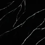 Silestone® werkblad in de kleur Eternal Marquina – een diepzwarte kwartsoppervlakte met opvallende witte aders. Een exclusieve keuze die dramatische elegantie met duurzaamheid combineert.