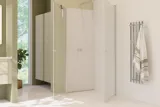 Grote badkamerinspiratie met groen badkamermeubel, vierkante spiegel en douchewand met draaideuren met helder glas en profielen in satijn, evenals een elegant elektrisch verwarmd handdoekenrek.