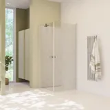 Grote badkamerinspiratie met groen badkamermeubel, vierkante spiegel en douchewand met draaideuren met helder glas en profielen in satijn, evenals een elegant elektrisch verwarmd handdoekenrek.