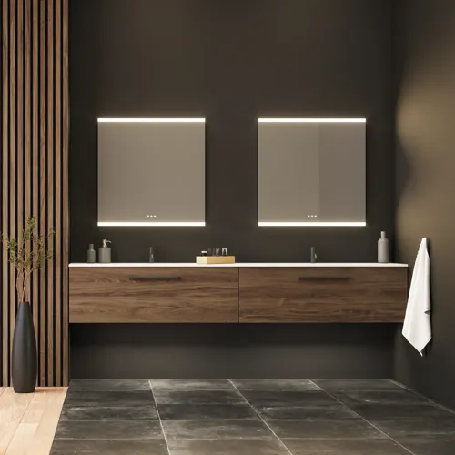 Grote badkamerinspiratie met wastafelmeubels en bruine eikenhouten lamellen, vrijstaand bad, en vierkante spiegels met licht, elegante dubbele wastafel geeft een modern en symmetrisch uiterlijk