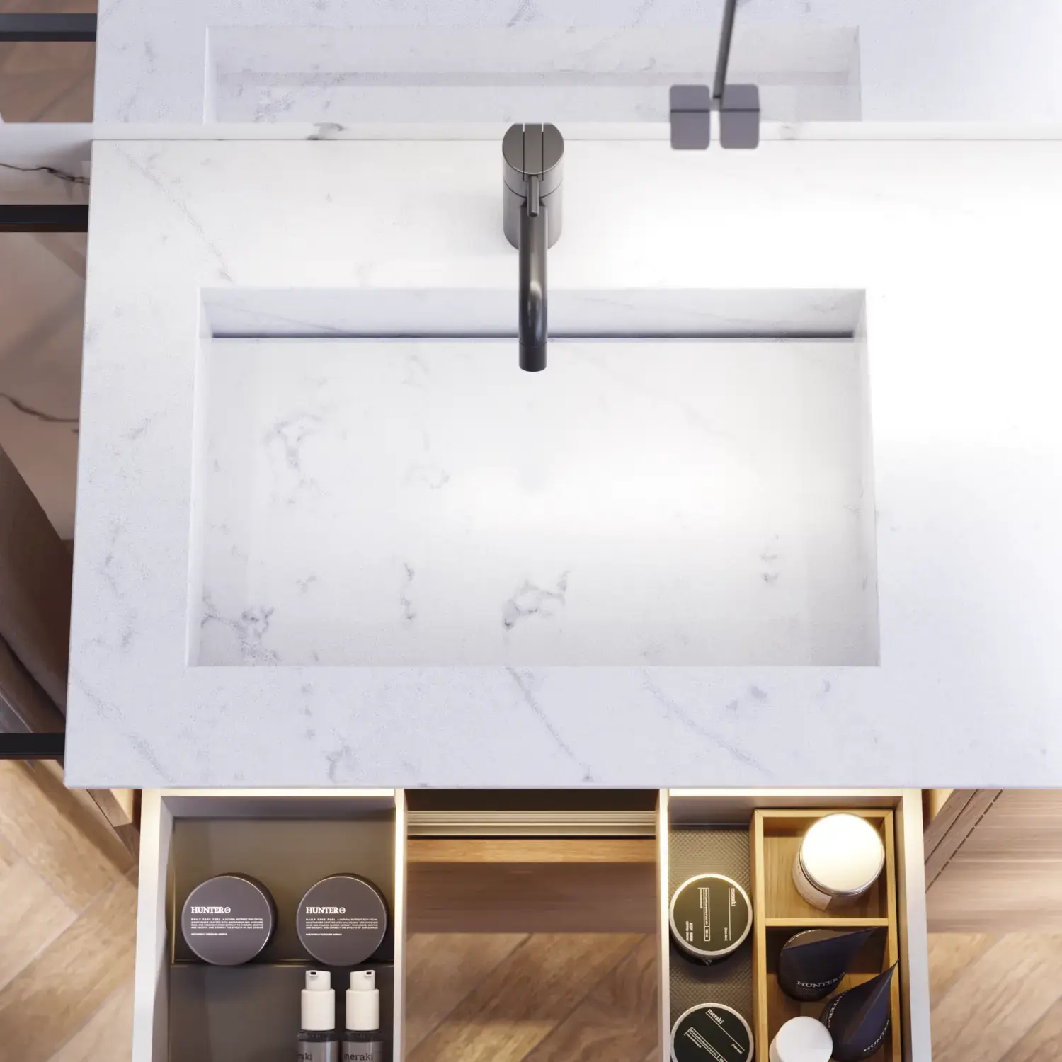 Badkamerinspiratie met wastafelkasten en bovenkasten in licht eikenhout met groeven, elegante dubbele wastafel, mooie spiegelkast met verlichting, visgraatvloer in licht hout en witte marmeren muur geven een klassieke, lichte en strakke uitstraling.